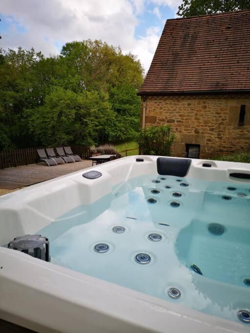 Maison Climatisee Avec Jacuzzi A 10 Min De Sarlat Esterno foto