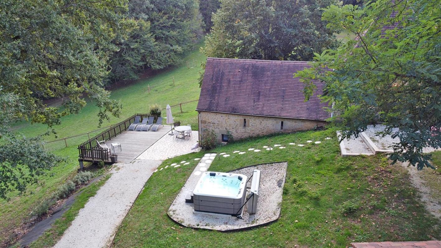Maison Climatisee Avec Jacuzzi A 10 Min De Sarlat Esterno foto